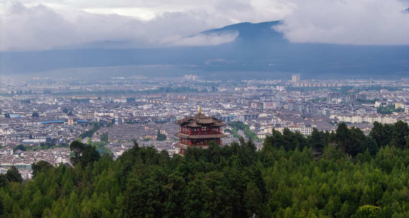 古城山巅 云雾缭绕图片