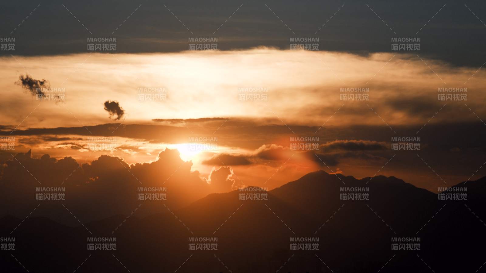 夕阳西下 山峦剪影图片