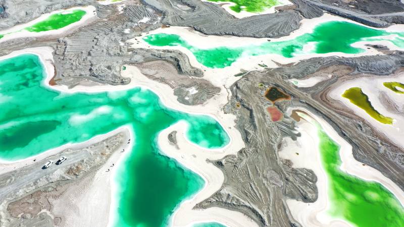 翡翠湖的奇幻色彩图片