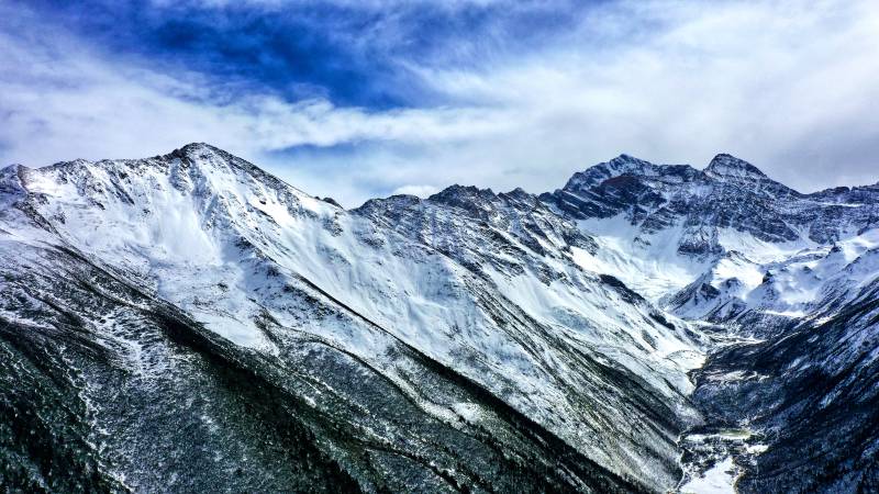 九寨沟巍峨的雪山图片