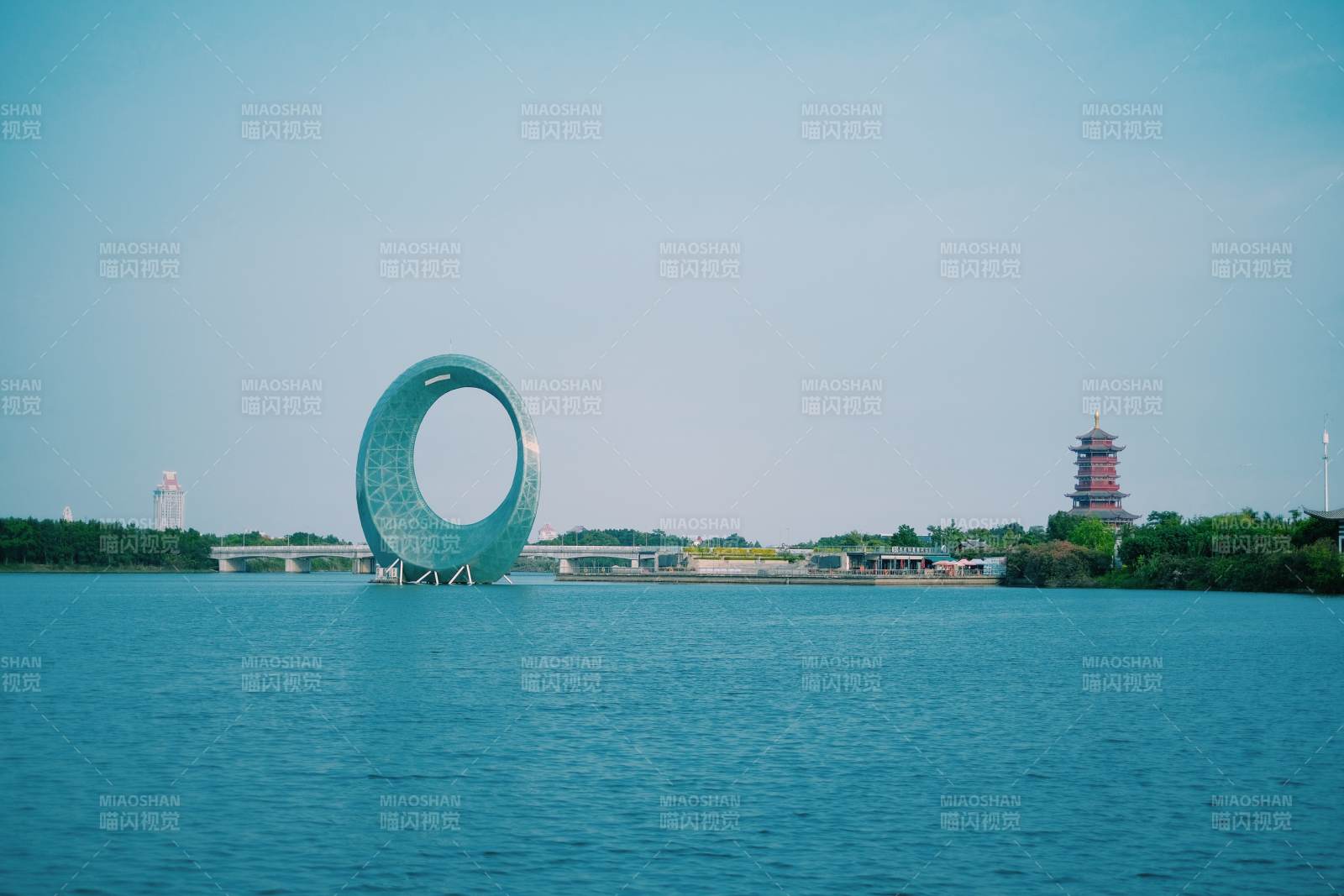 集美湖畔月光环和园博苑杏林阁图片