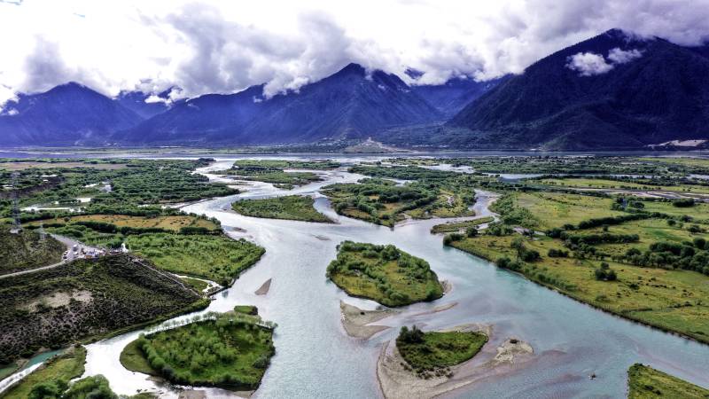 航拍尼洋河谷图片