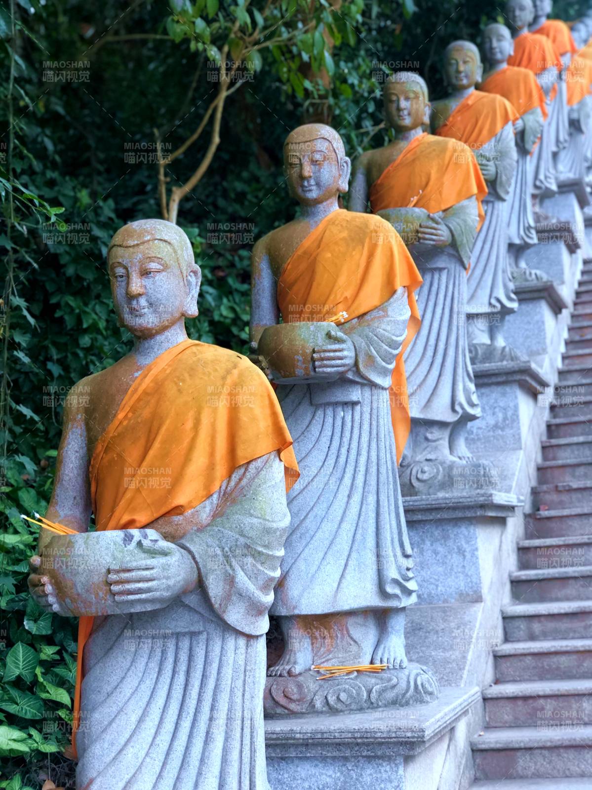 西双版纳佛像阶梯图片