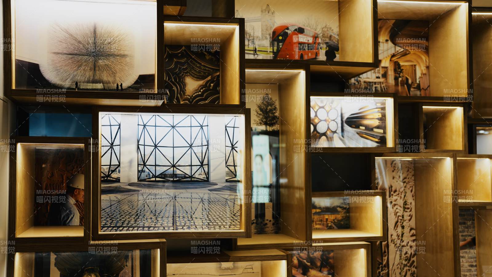 艺术墙上的光影与记忆图片