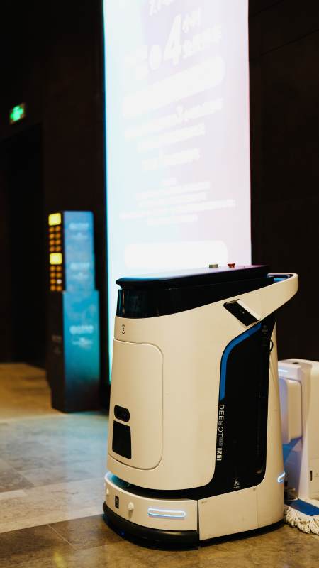 智能扫地机器人展示图片