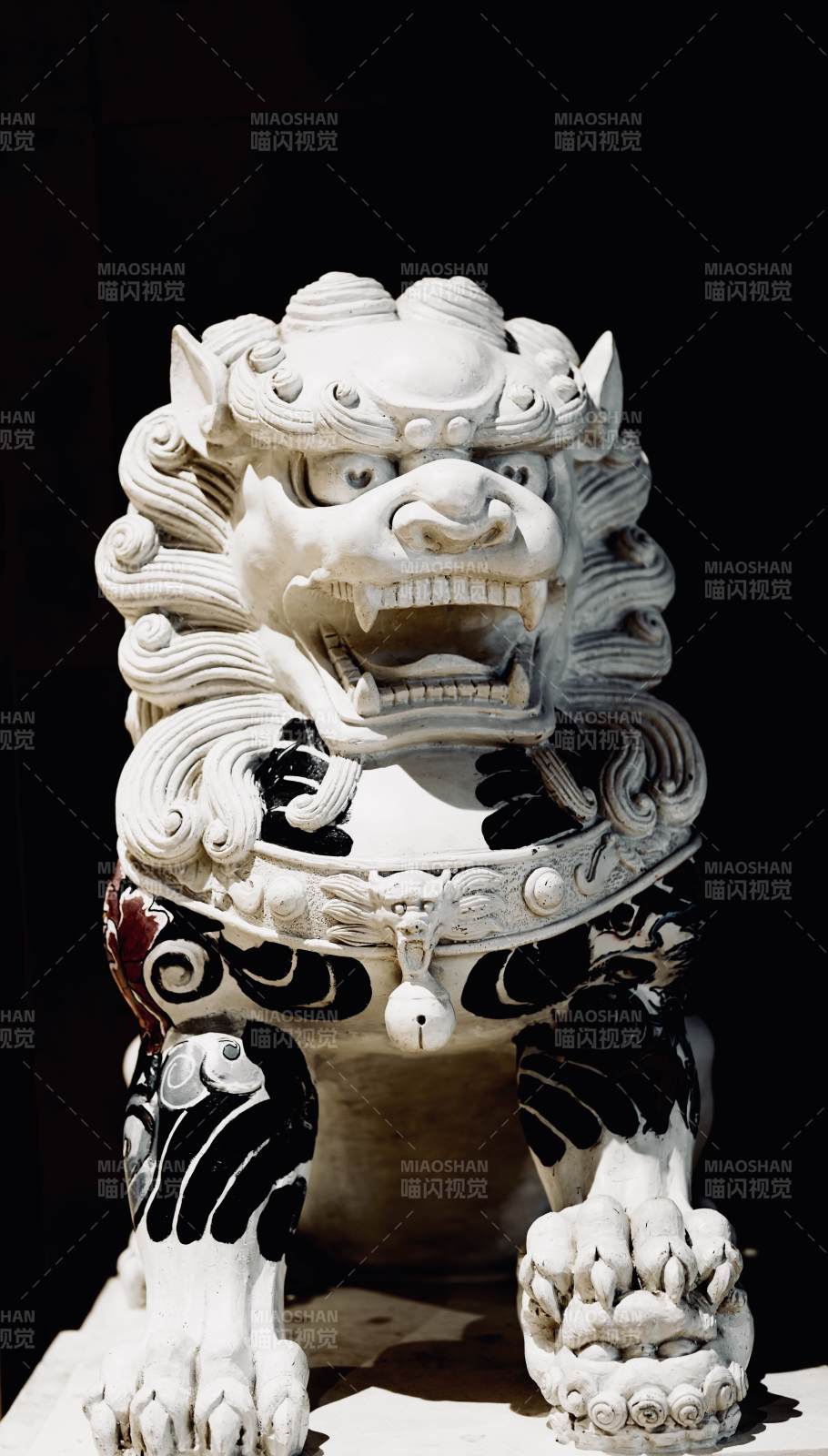 石雕狮子雕像特写图片