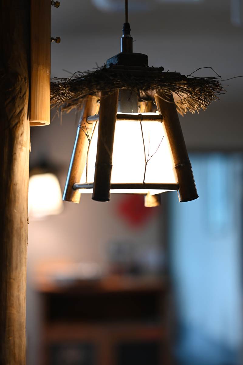 竹制灯饰 温馨自然光图片