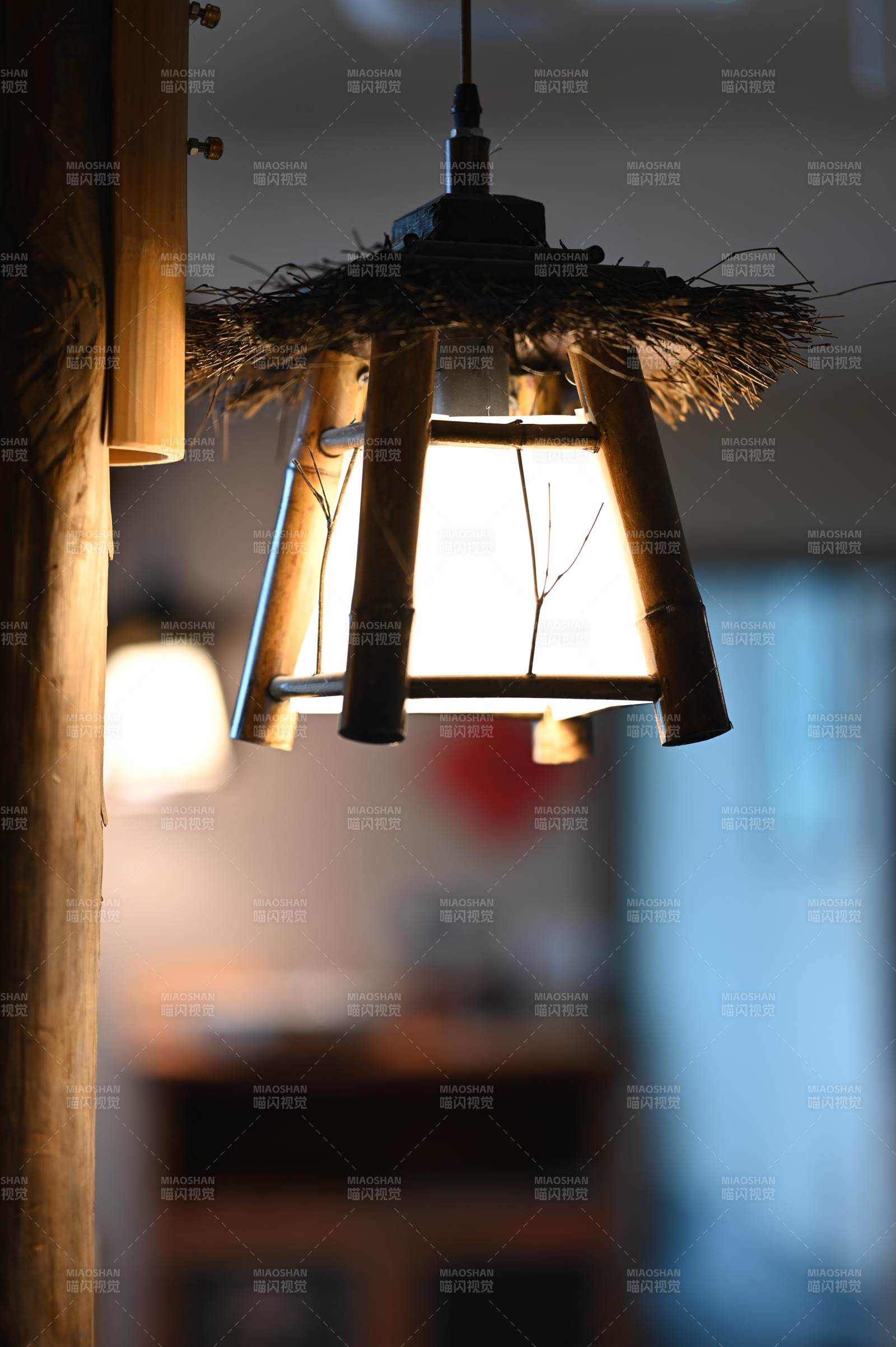 竹制灯饰 温馨自然光图片