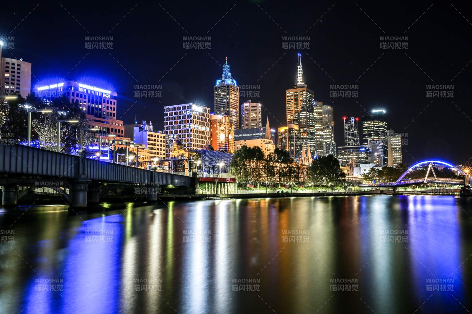 澳大利亚 墨尔本夜景 城市倒影桥图片