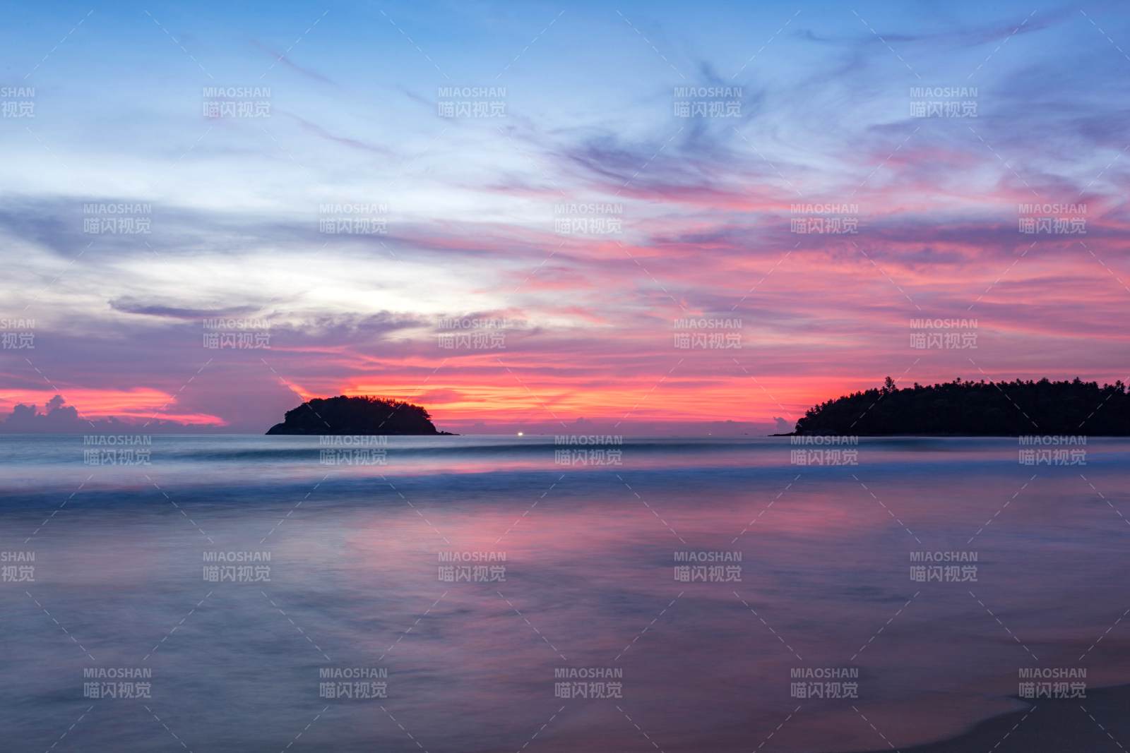 普吉岛 夕阳下的海岛剪影图片