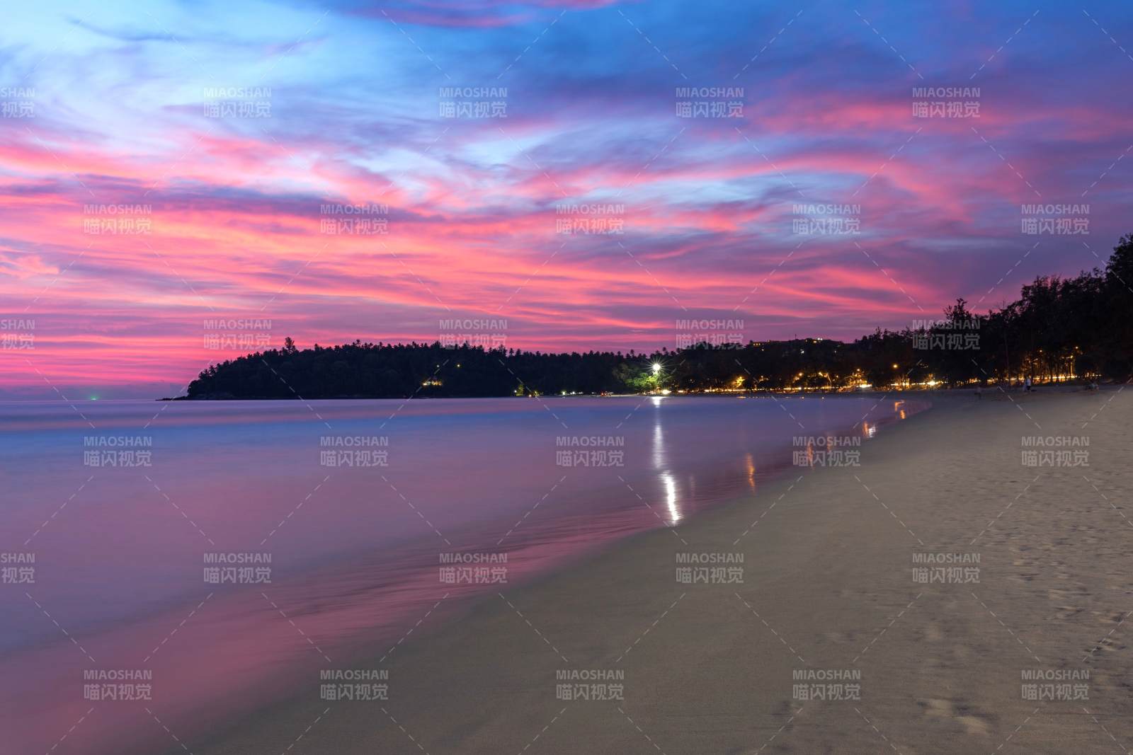 普吉岛海滩日落 色彩斑斓图片
