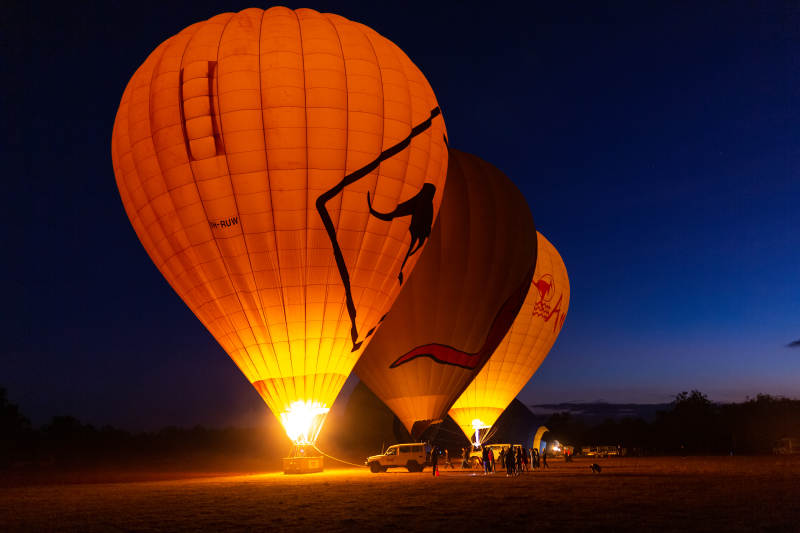 澳大利亚凯恩斯 日出前的热气球盛宴图片