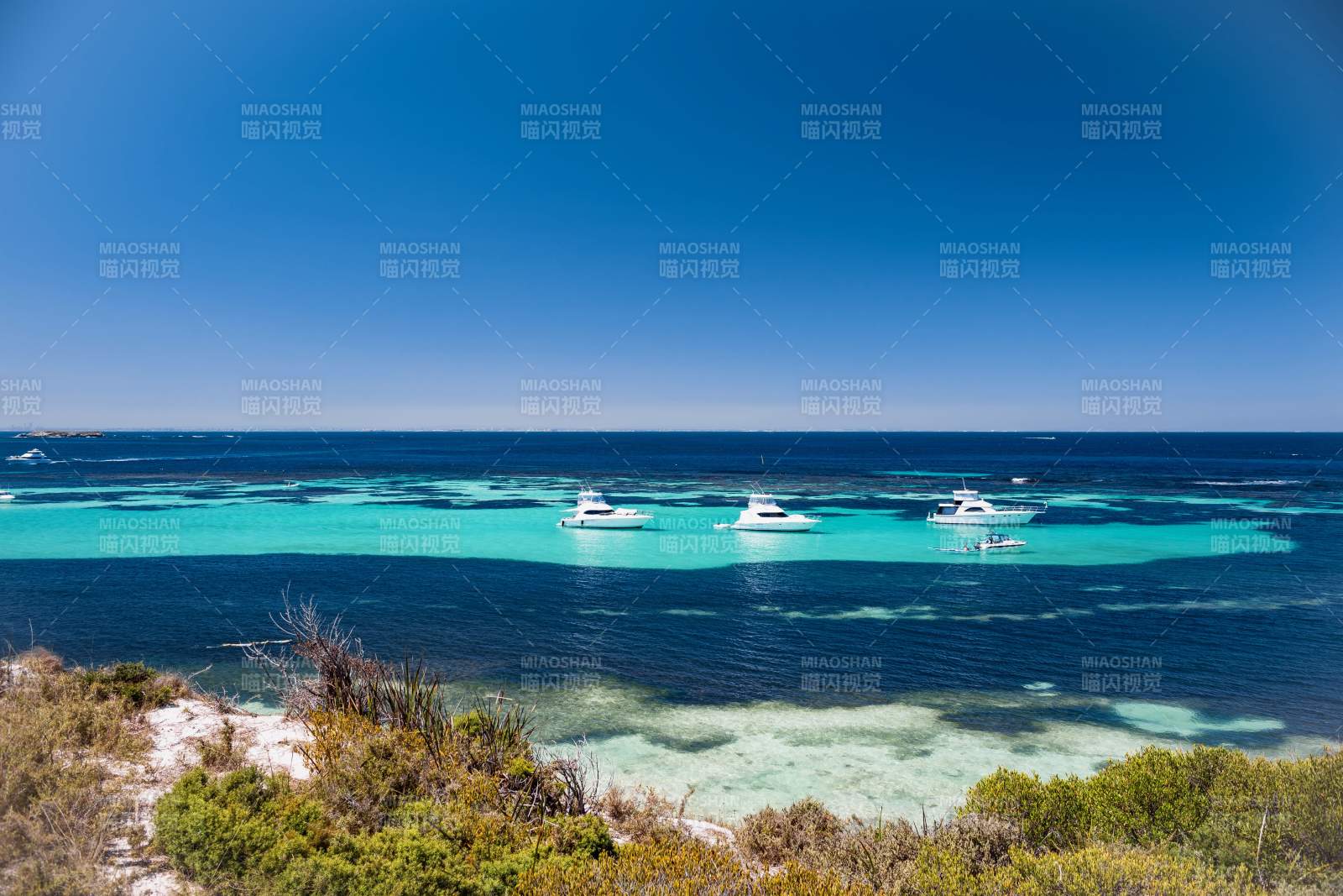 澳大利亚珀斯老鼠岛 碧海蓝天游艇停泊美景图片
