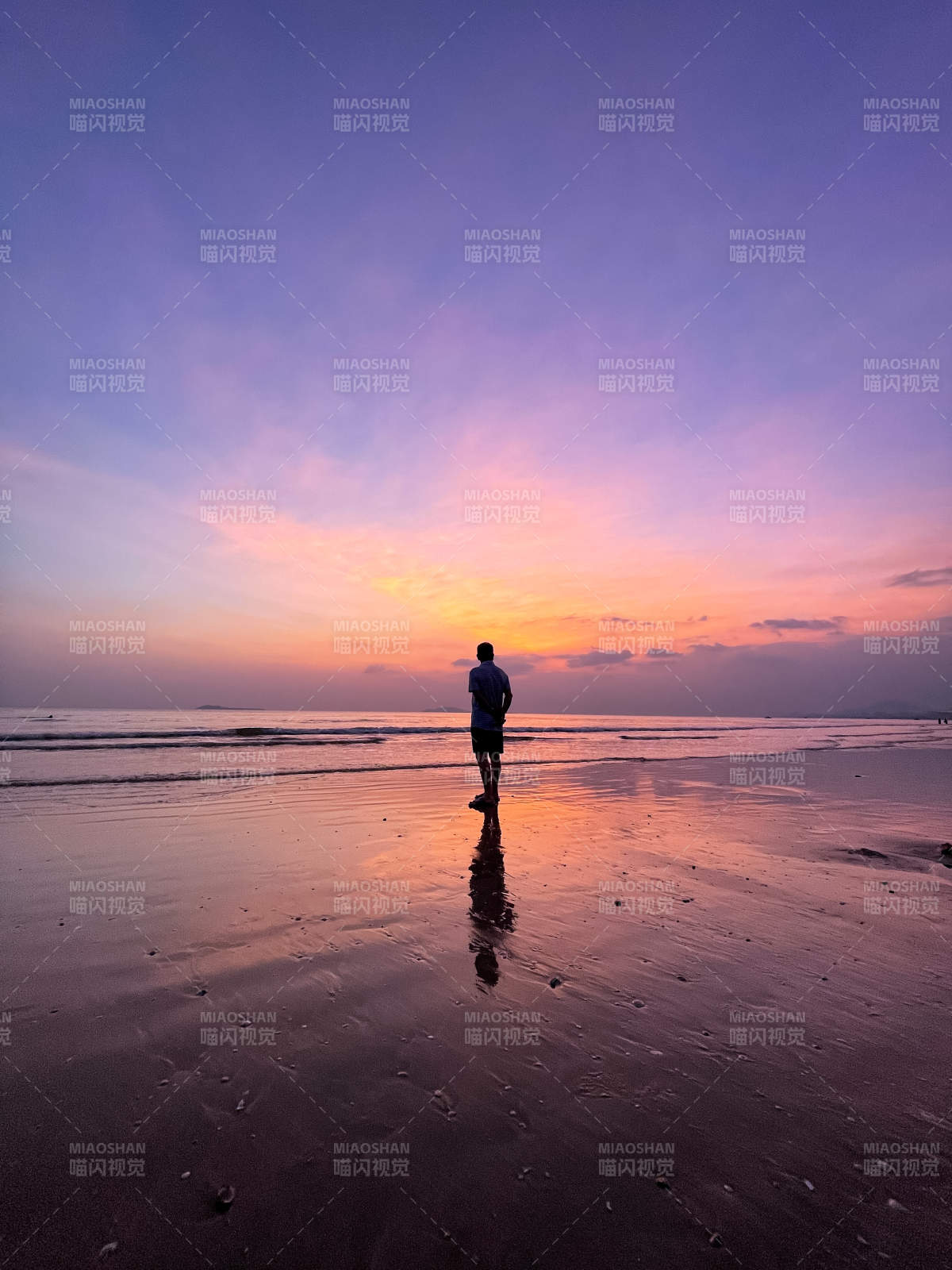 海边日落 孤独身影图片