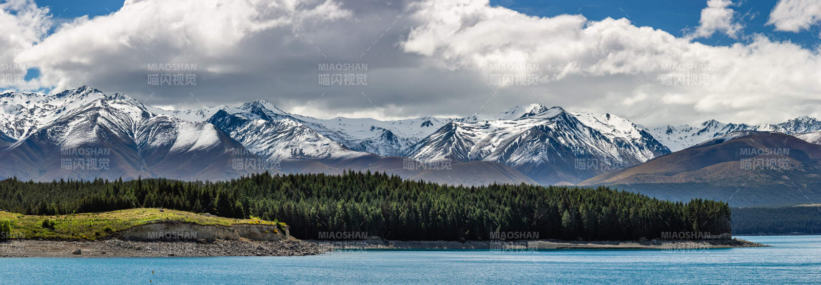 雪山湖畔 云影婆娑图片