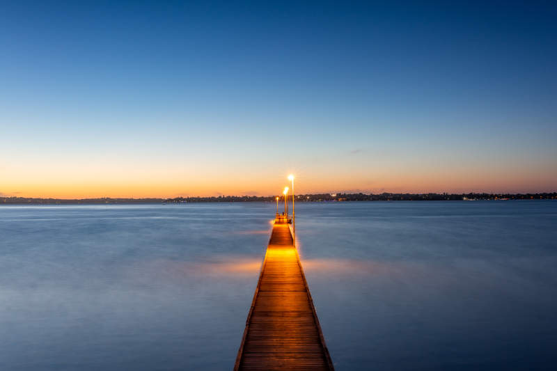 澳大利亚珀斯 斯旺河边栈桥 静谧黄昏图片