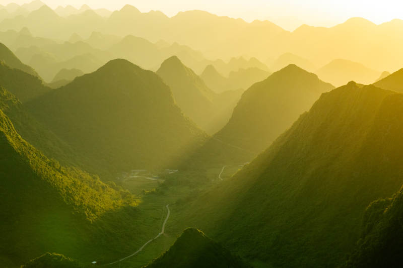 清远莫六公山 金色山峦 晨曦初照图片