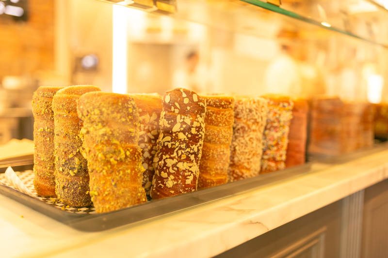 美味糕点陈列展示图片