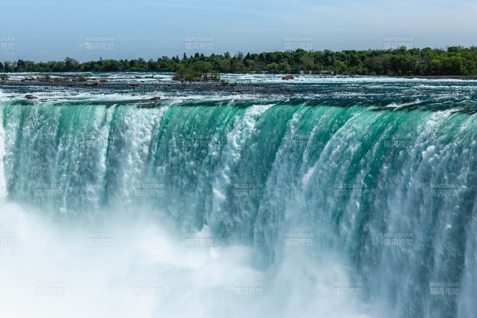 尼亚加拉瀑布的壮丽景象图片