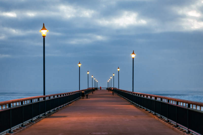 新西兰基督城 新布莱顿 黄昏码头灯光长廊图片