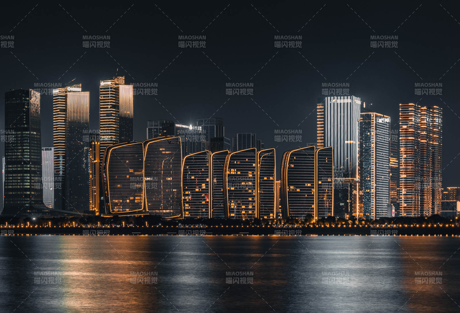 夜幕下的钱江新城夜景图片