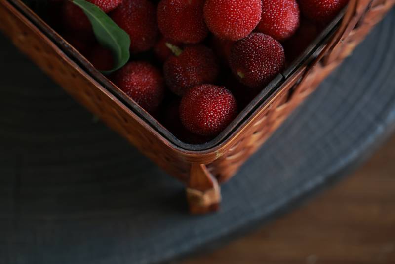 杨梅篮子静谧时光图片