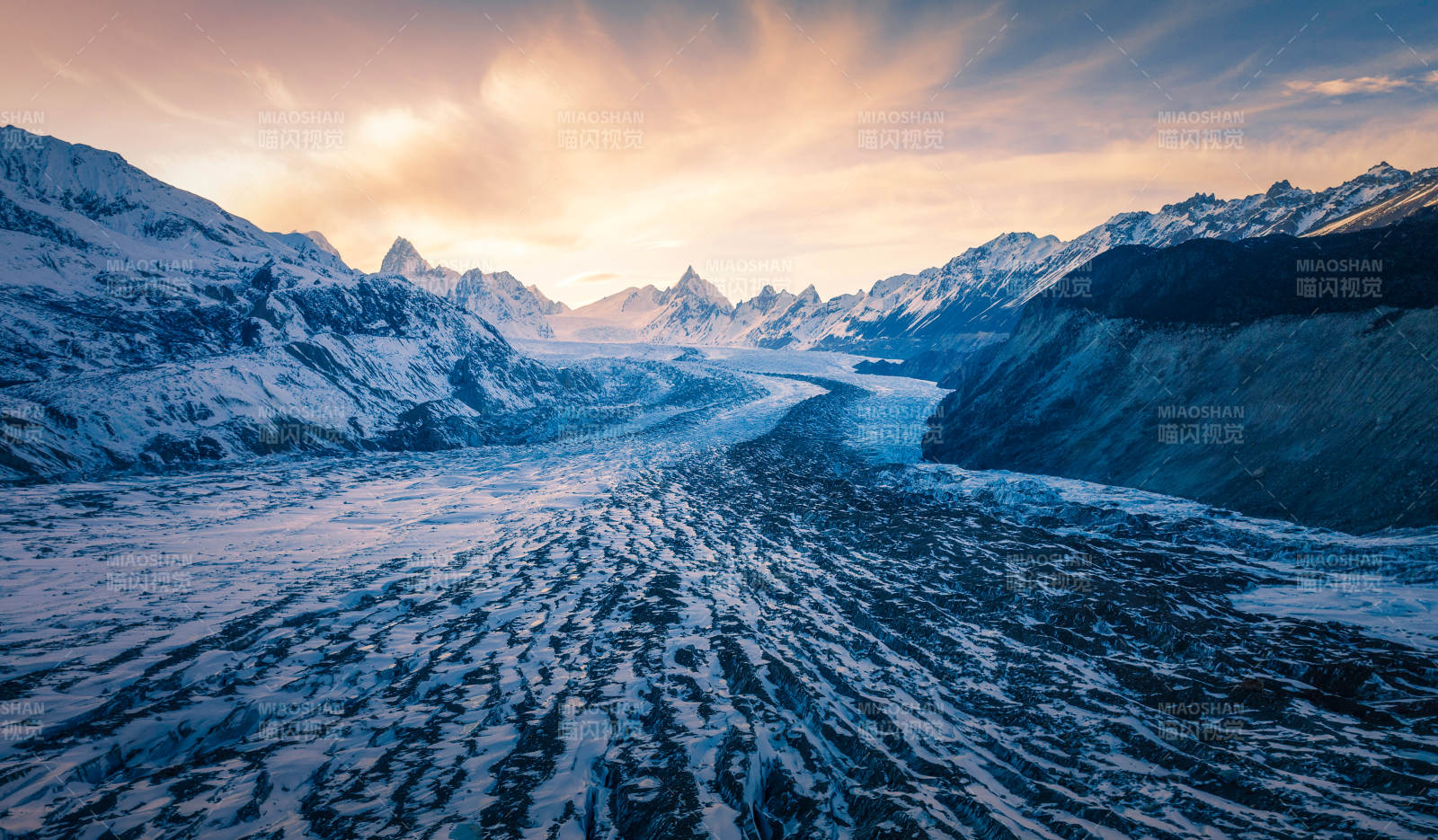 雪山冰川夕阳美景图片