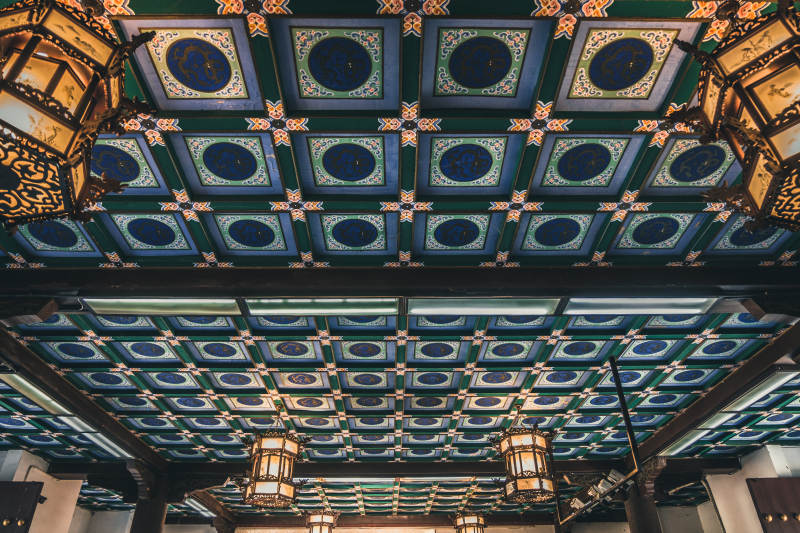 古建筑彩绘天花板细节图片