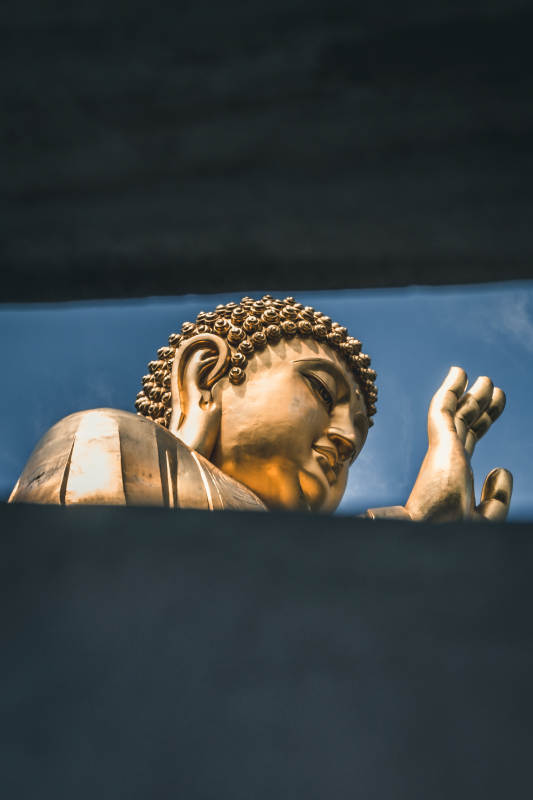 金色佛像 宁静祥和图片