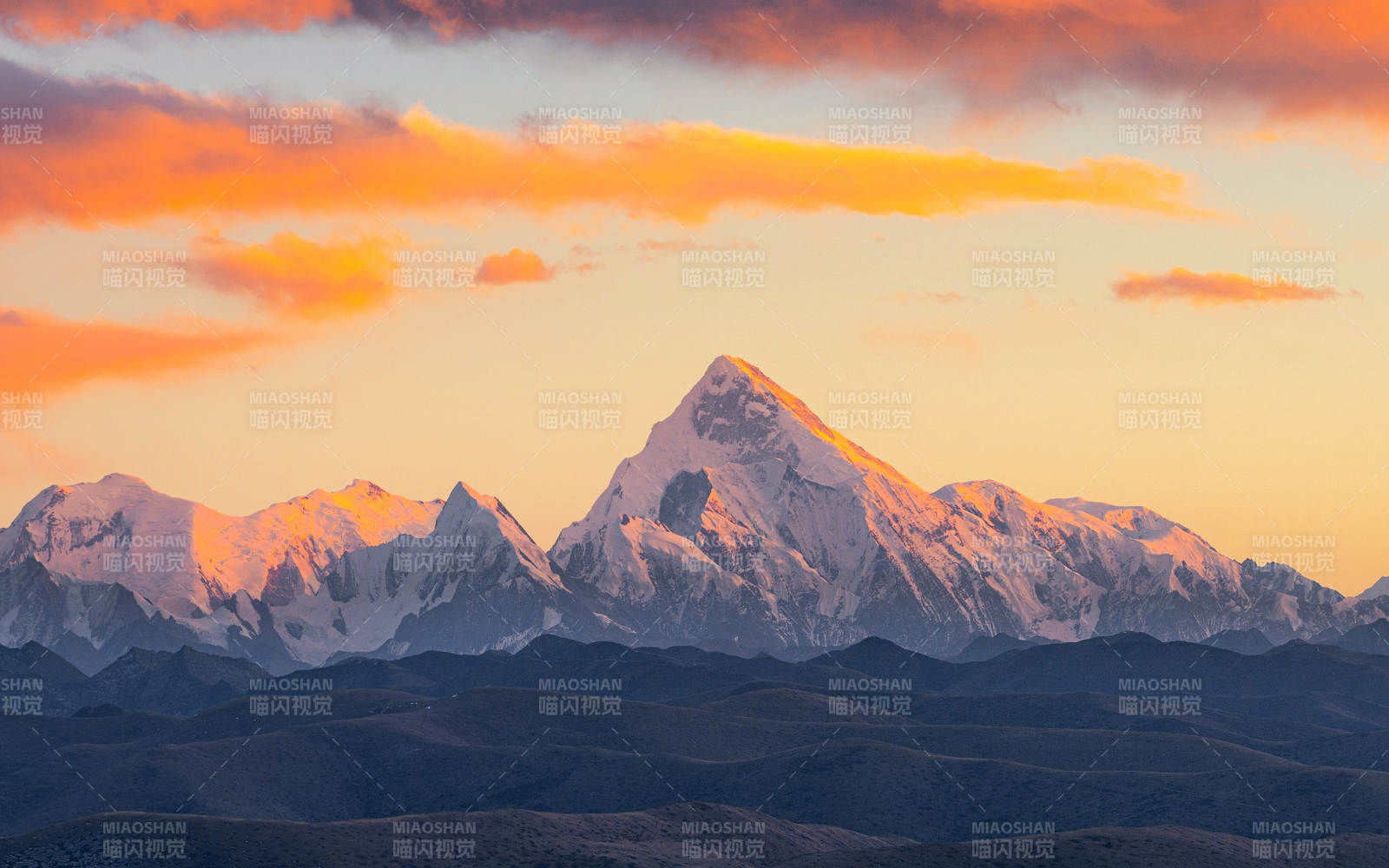 雪山日落 壮丽景色图片