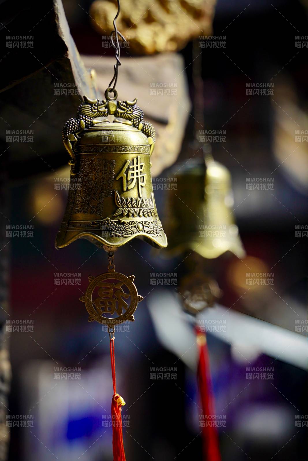 古寺铜铃 佛光普照图片