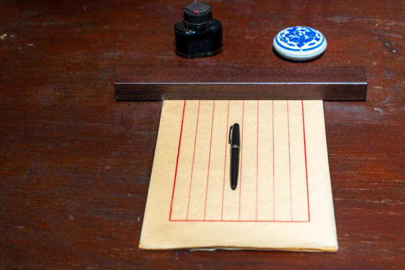 书法工具与纸张布置图图片