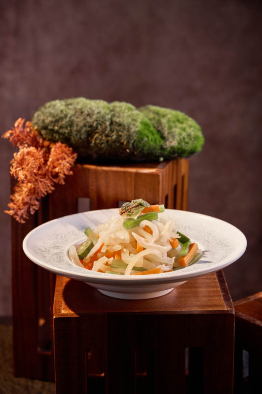 清新蔬菜沙拉盘图片