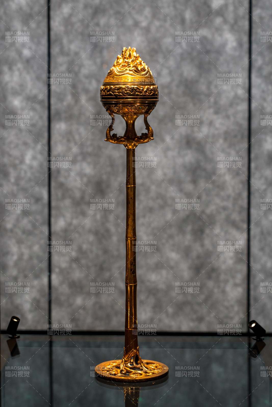 金色香炉 古典艺术之美图片