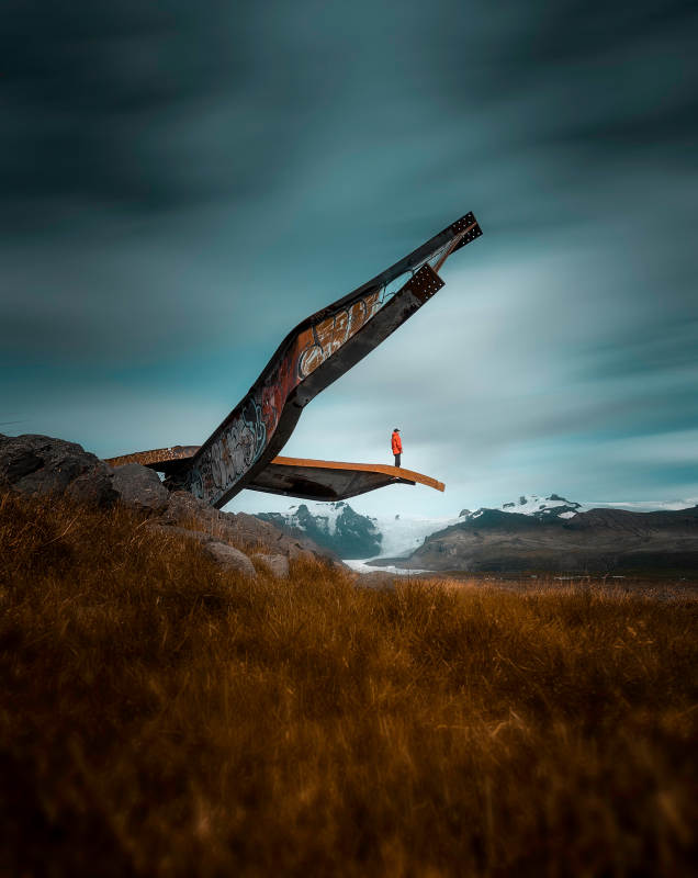 荒野中的艺术装置图片