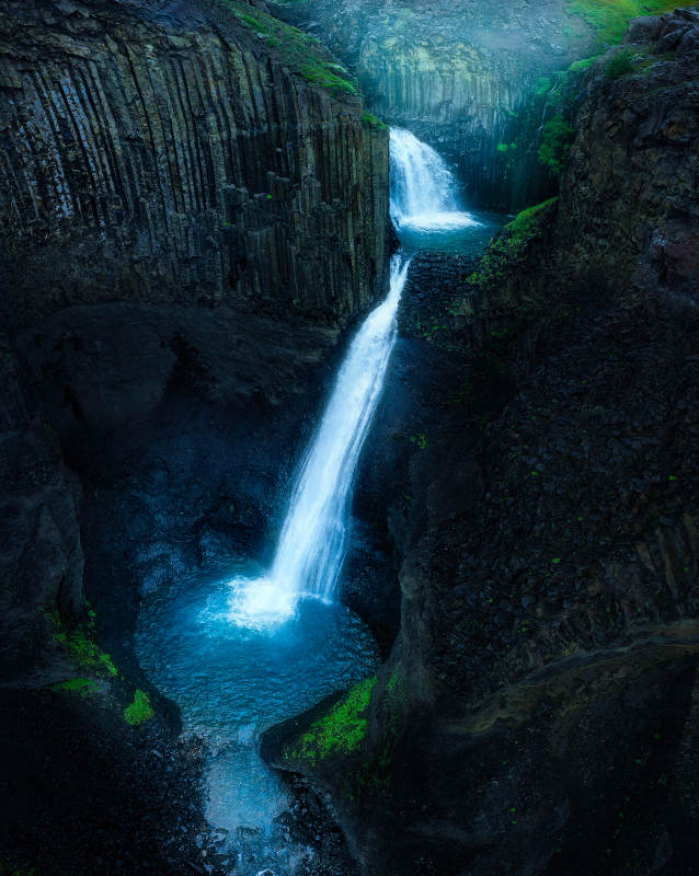 幽谷瀑布 碧水潺潺图片