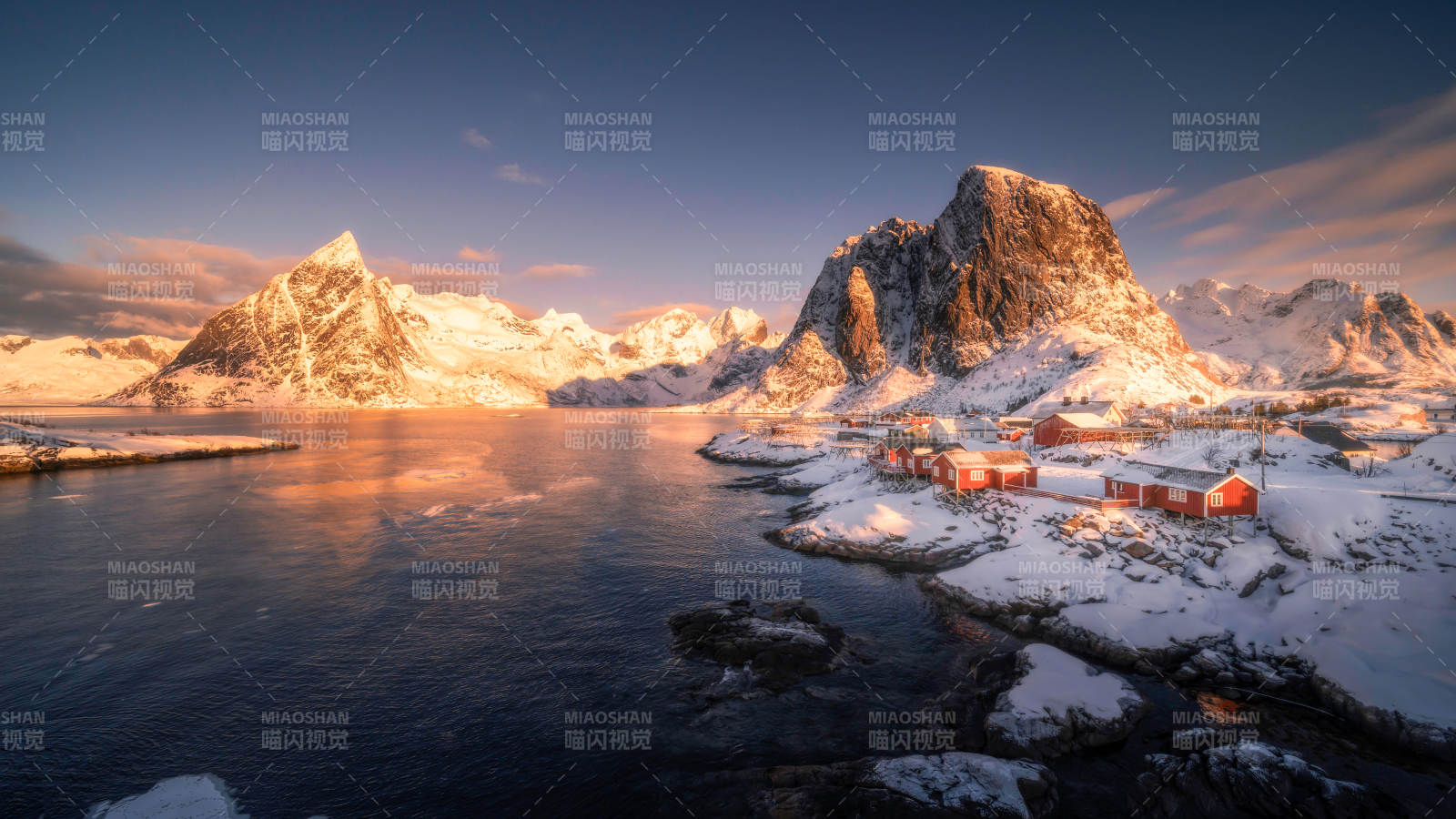 冬日雪景 湖畔山影图片