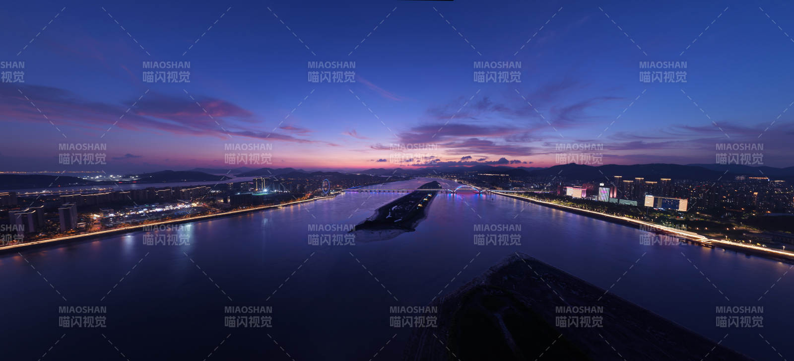 夜幕下的城市与河流图片