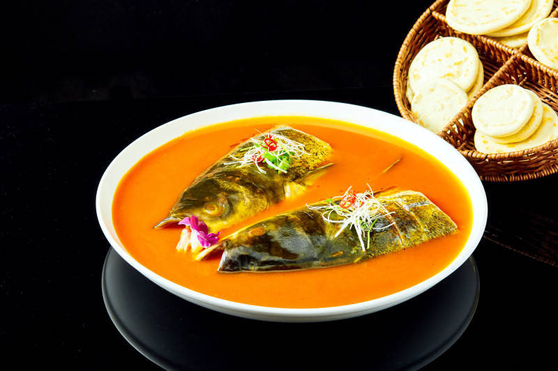 金汤鱼唇配饼图片