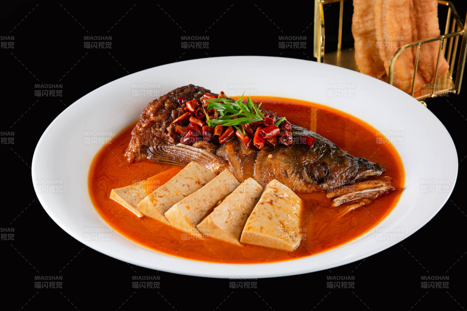 红烧鱼头配豆腐图片