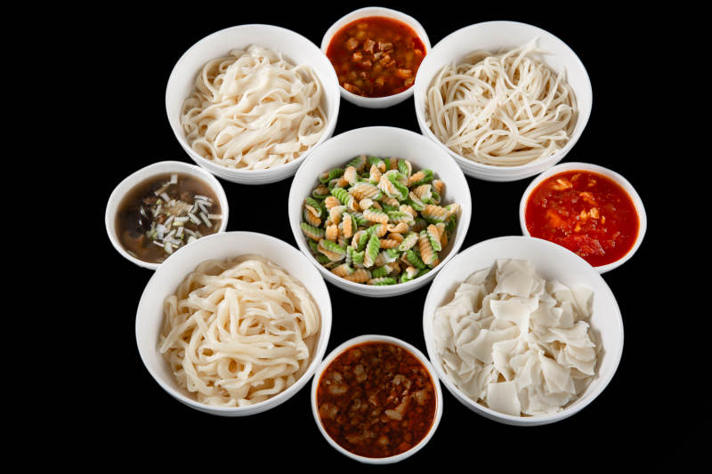 各种面条与酱料组合展示图图片