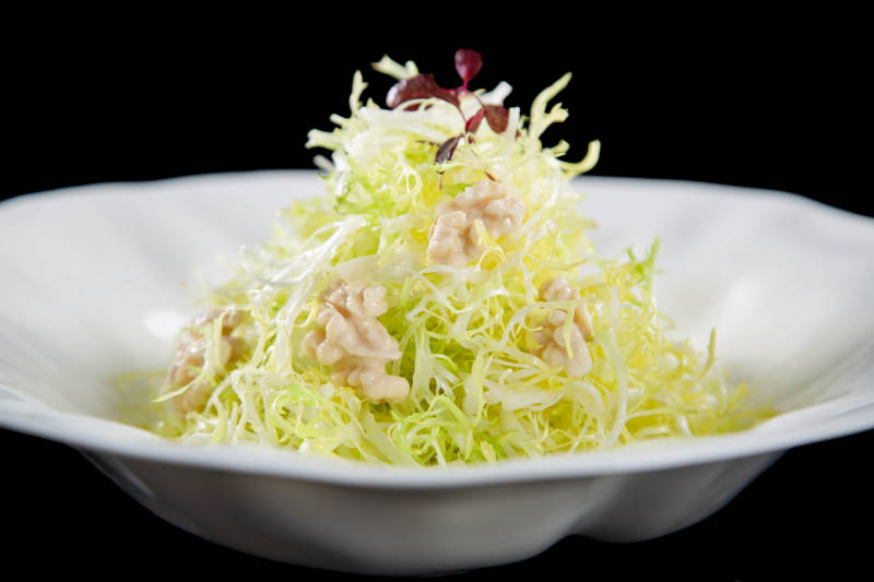 清新沙拉配核桃仁图片