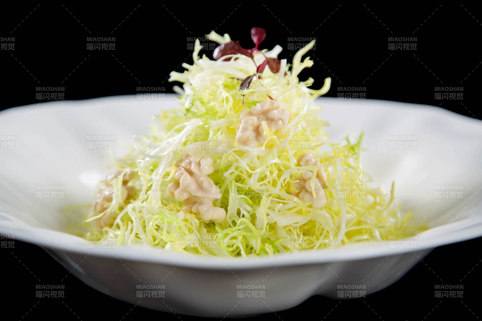 清新沙拉配核桃仁图片