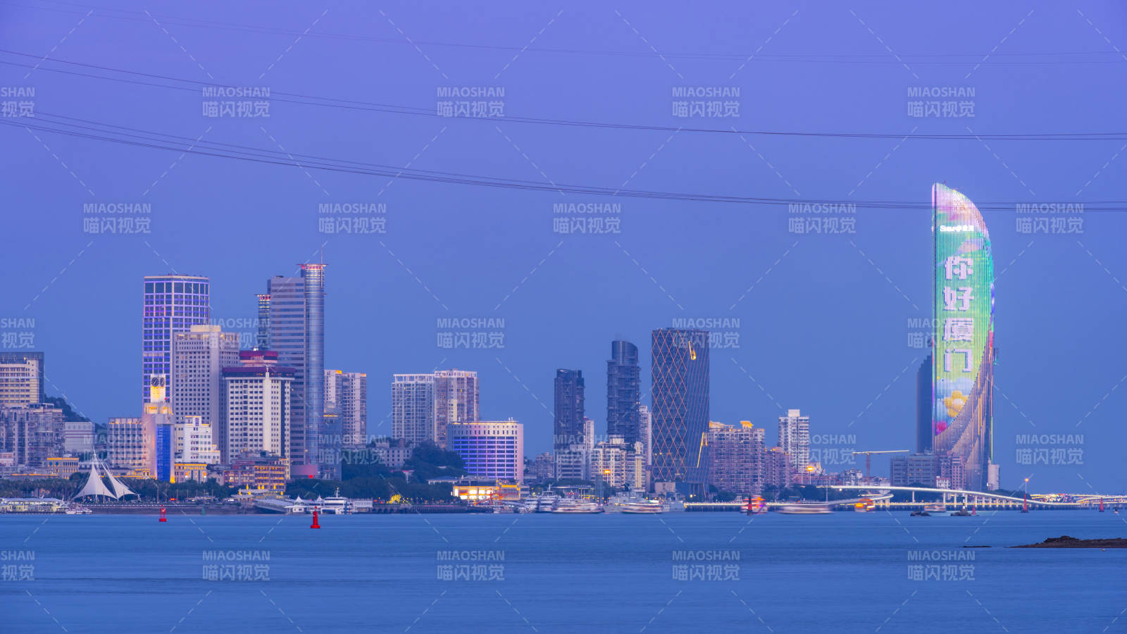 海滨城市夜景图片