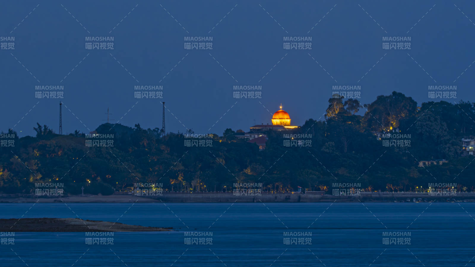 夜幕下的鼓浪屿八卦楼图片