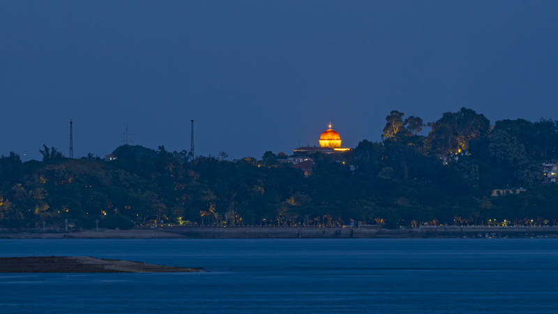 夜幕下的鼓浪屿八卦楼图片