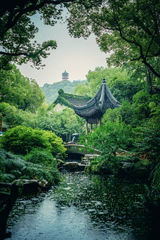 古典园林 绿意盎然图片