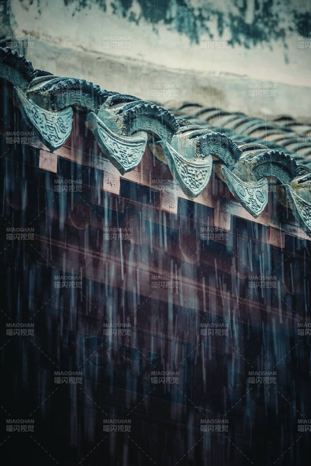 雨落古檐 岁月静好图片