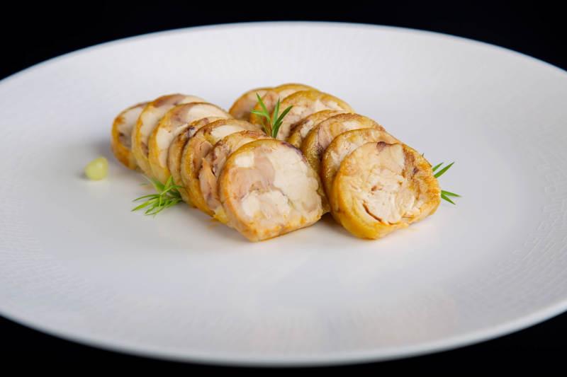 香草鸡肉卷切片图片