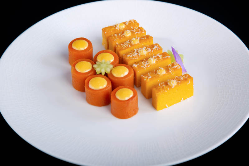 芒果甜品拼盘图片